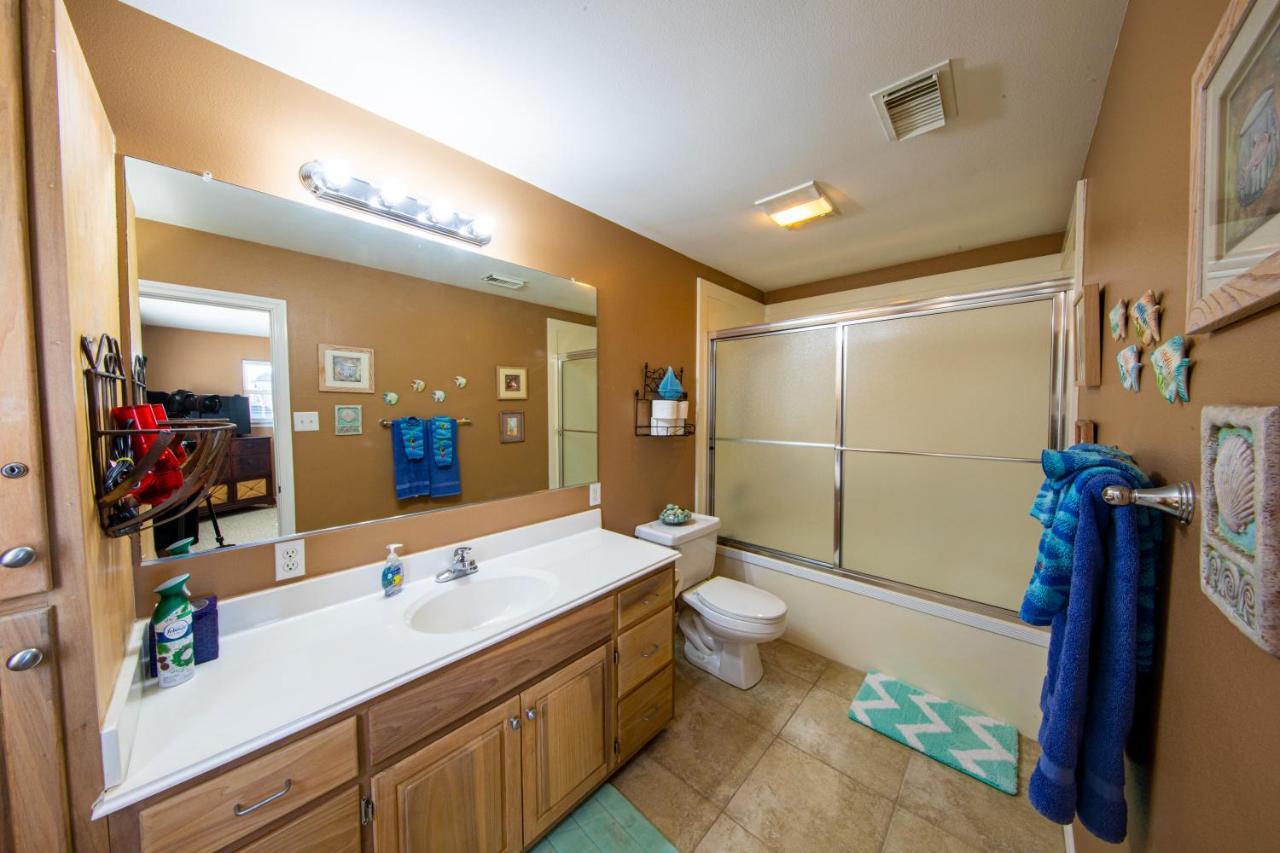 Relax At Our Beach Haven - Pet Friendly Galveston Exterior photo