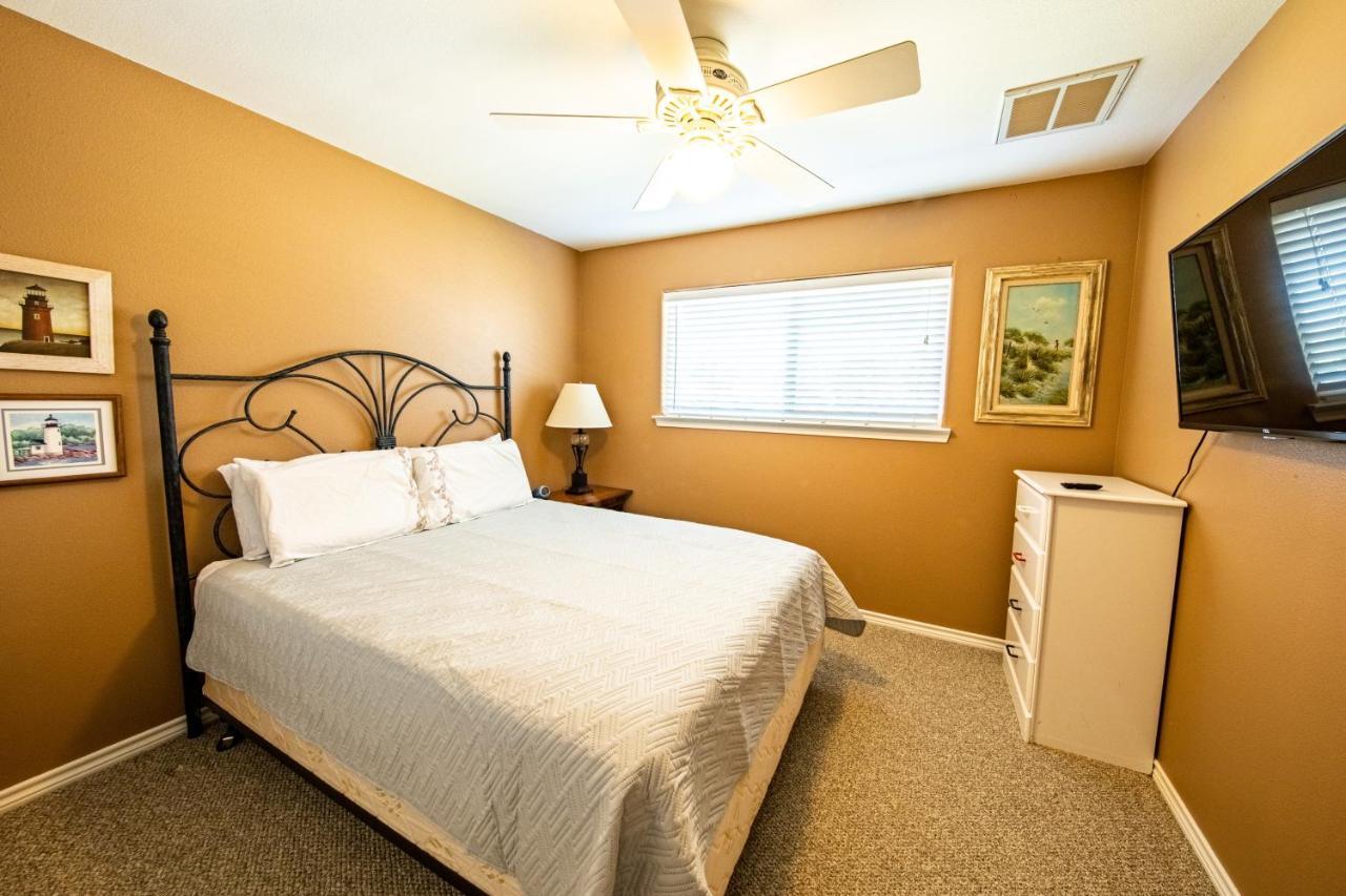 Relax At Our Beach Haven - Pet Friendly Galveston Exterior photo